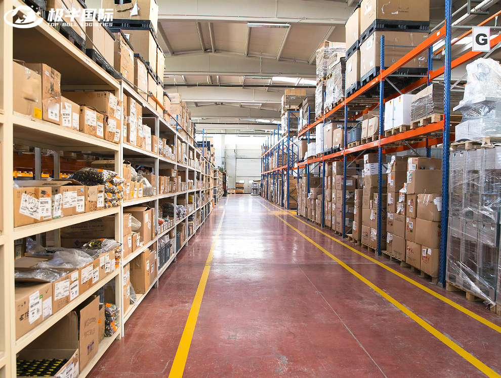 美国仓储与专业海外仓：三大核心区别解析